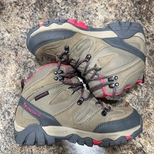 Women’s Hiking Boots. Size 9